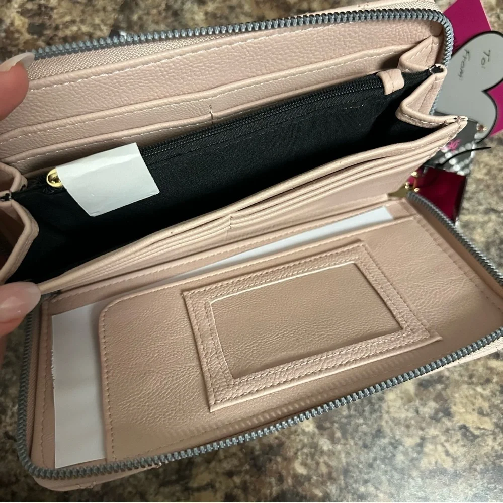 Betsey Johnson Boxed Zipped Around Rose Wallet